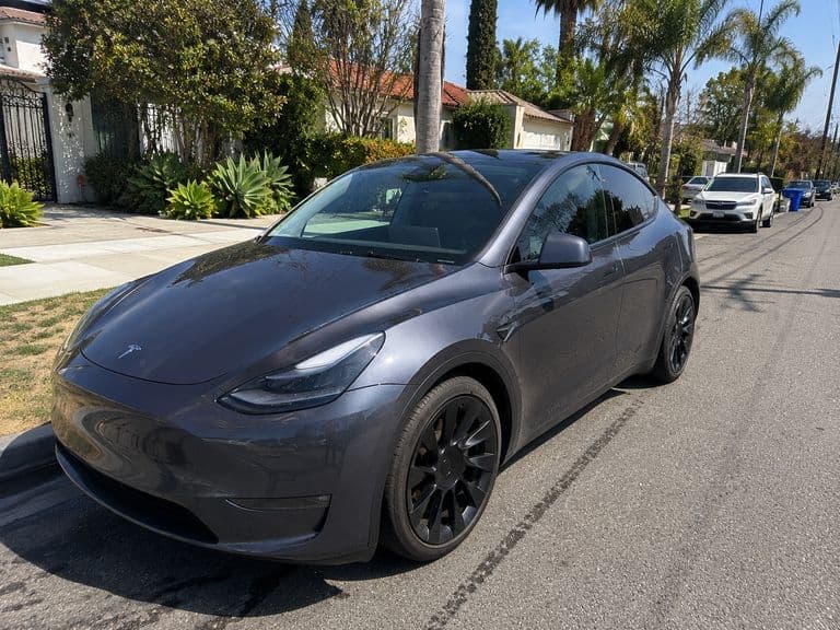 2023 Tesla Model Y — photo 1 of 11
